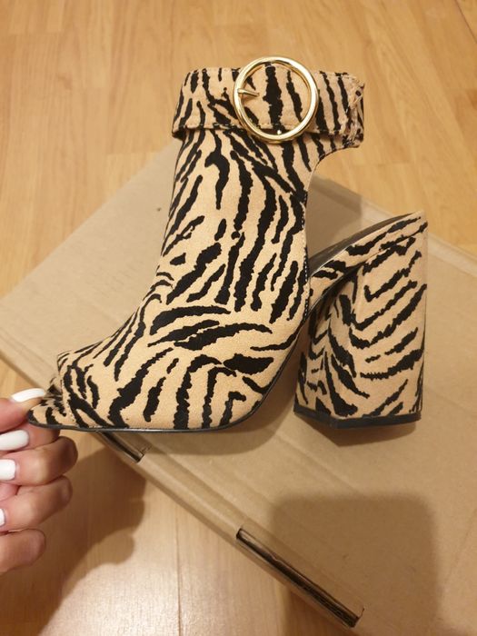 Botine luate de pe Asos imprimeu leopard