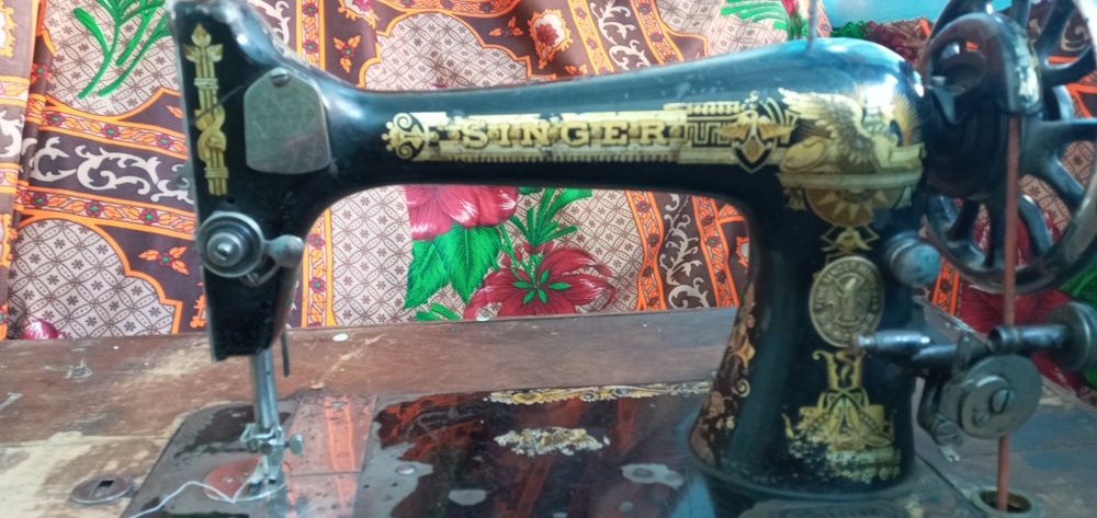 Продаётся швейная машинка Singer не работает надо наладить строчку тор