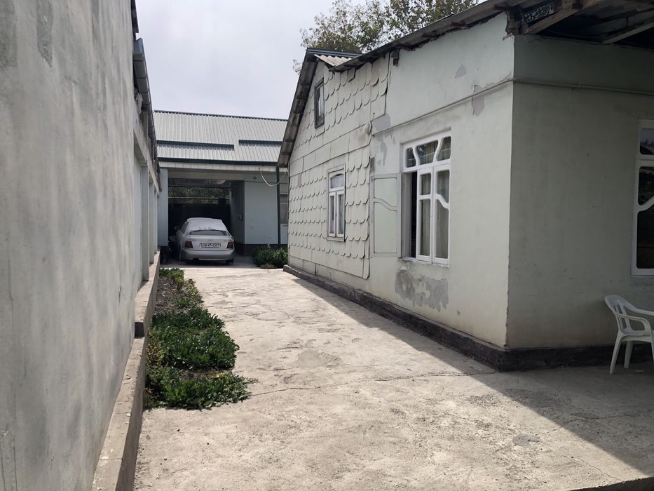 Uy sotiladi 6 sotix 7 xona sergeli sputnik