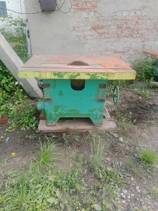 Продам.станок деревообрабатывающий .