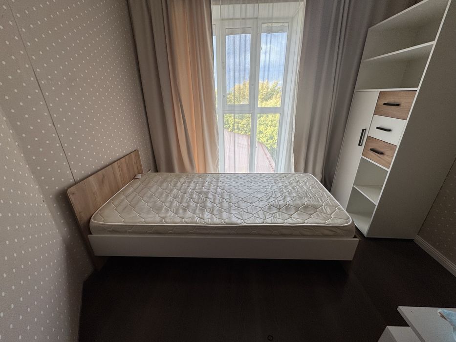 Кровать с матрасом