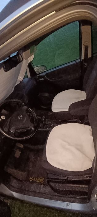 Vând mașina ne funcțională