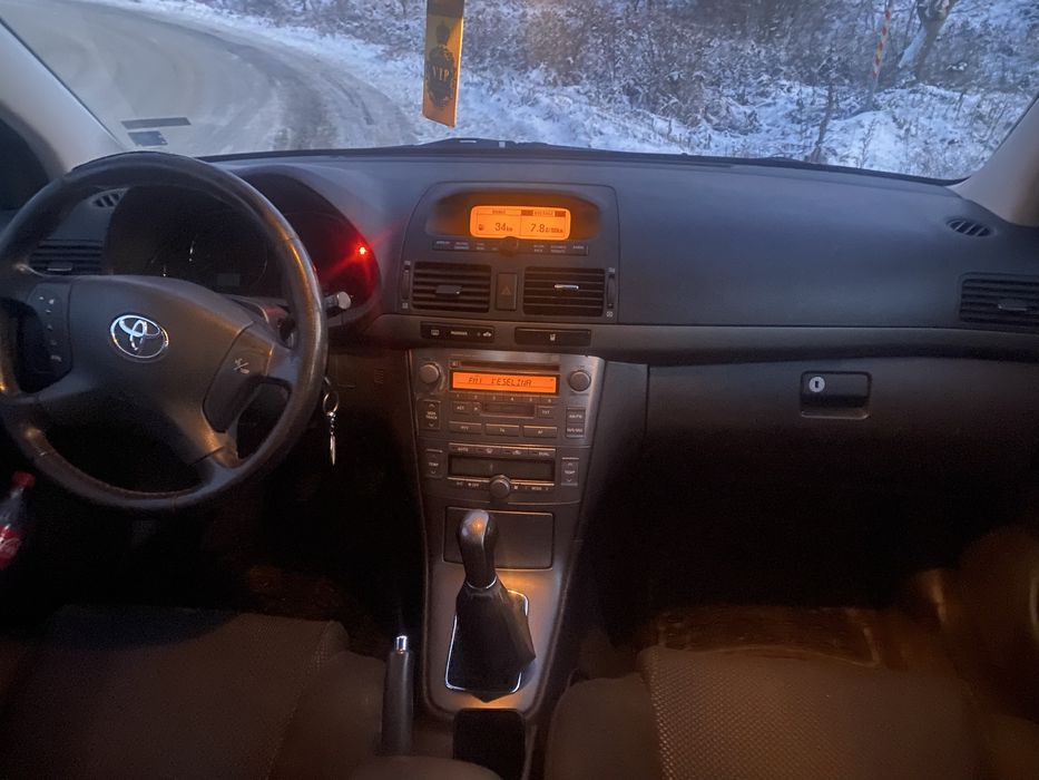 Toyota avensis 1.8 бензин