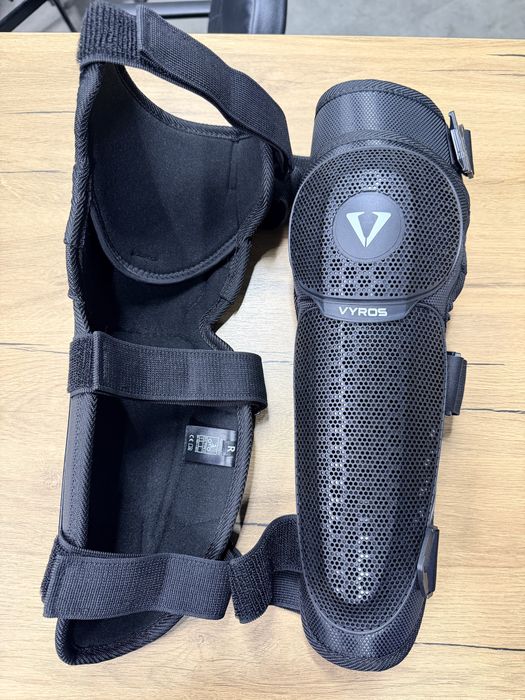 De vanzare Dopuri de urechi, Geanta codita moto, genunchiere moto, geanta de picior