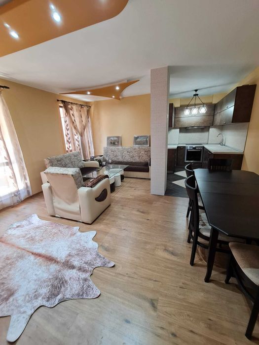 Дава се под наем Тристаен апартамент в Пловдив, Христо Смирненски - 117 кв.м за 568.14 € - Снимка #1