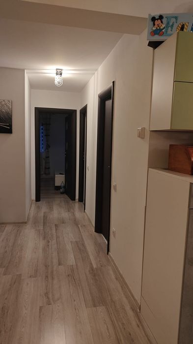 Inchiriez apartament 3 camere