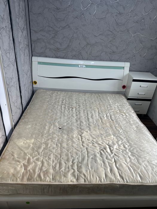 Отдам даром матрасы 200/90 см и 200/180 см