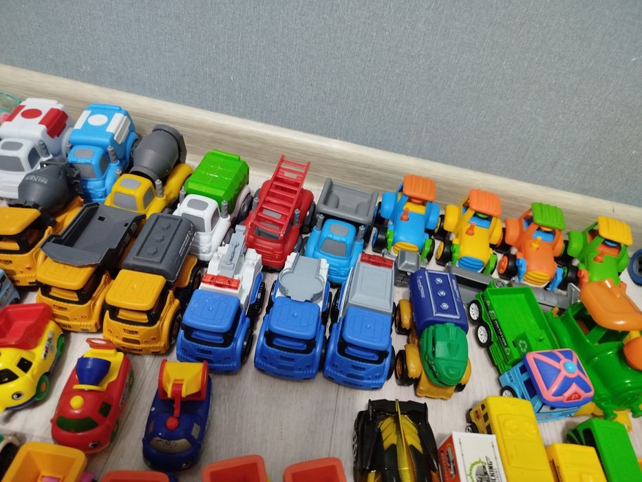 Продам игрушки машинки игрушки для мальчика