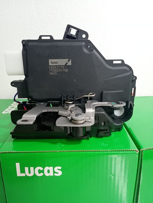 Замок двери передней левой