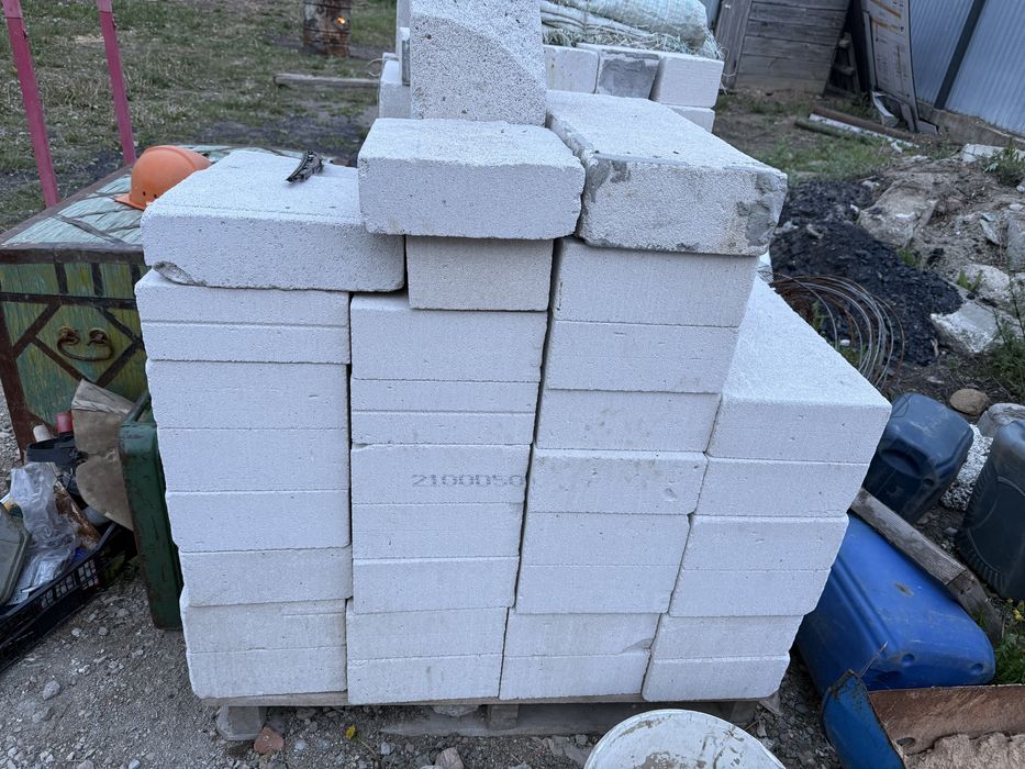 Поребрик, газоблок, кирпич