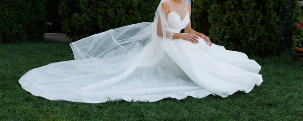 Vând 2 rochii de mireasa