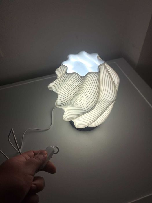 Lampă de birou modernă, printată 3D, lumină ambientală