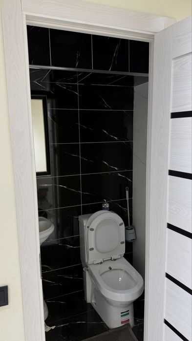 На 1 линии  Минор Ц-5 Юнусабад срочно сдаётся коммерческое помещение