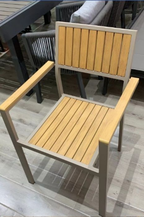 Алуминива много здрава и стабилна маса+столове