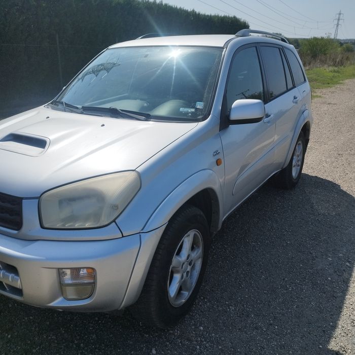 Продавам Тойота  рав 4