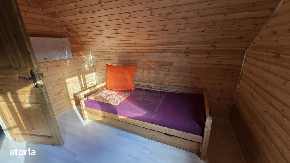 Casa de vacanta cu 3 camere,1500 mp teren,Intregalde