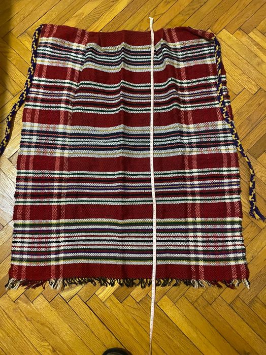 Fote din lana țesute la razboi