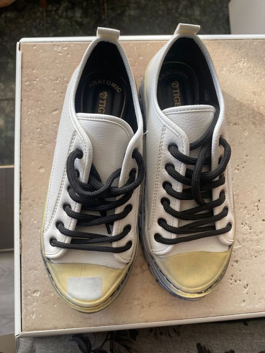 Маратонки кожени бели