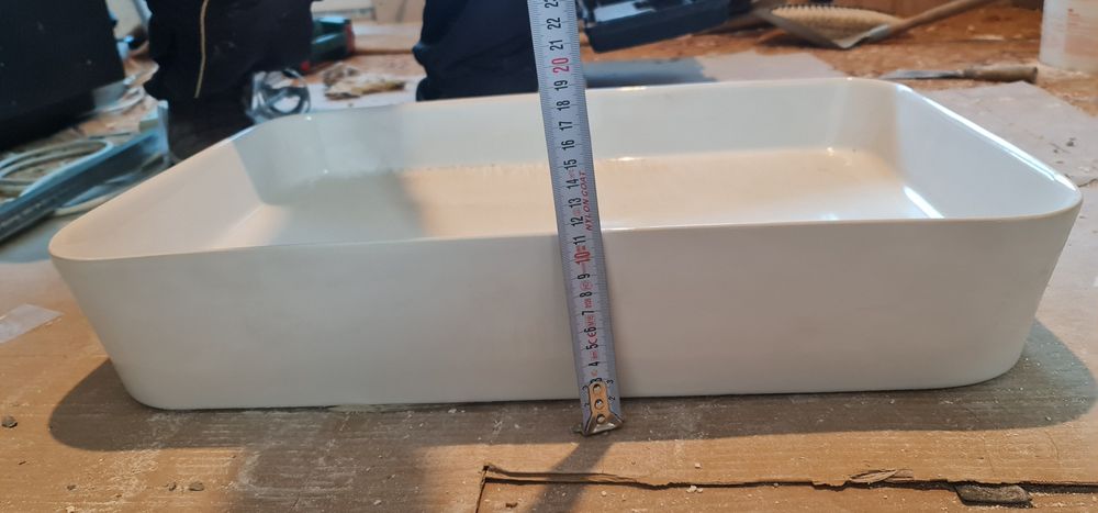 Мивка за шкаф за мокро или баня.