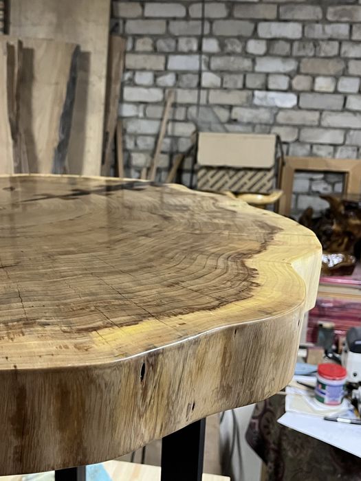 Столик из карагача