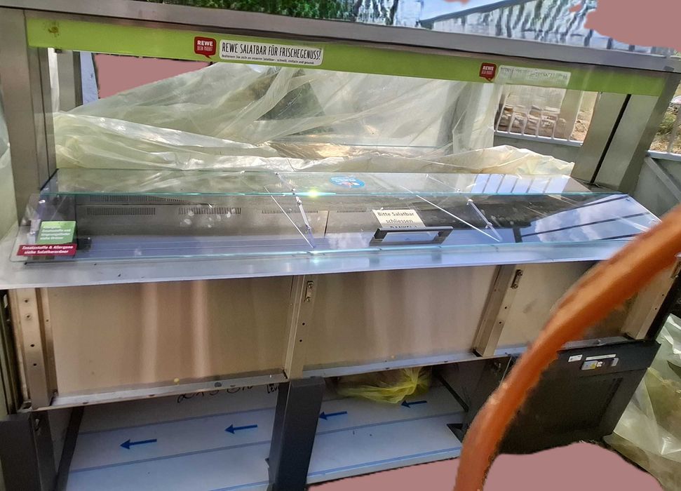Продава се салатен бар