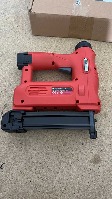 Pistolul de capsat și bătut cuie Tacwise 1700 Master Nailer 12V