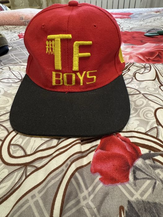 Кепки почти новые!