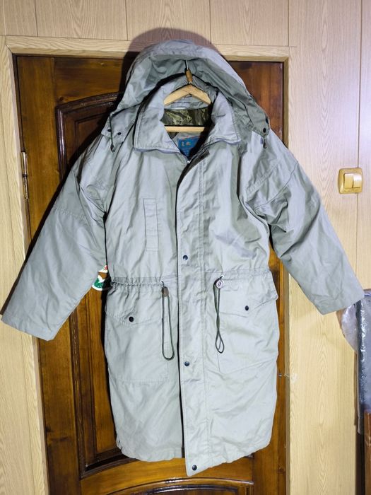 Мужской пуховик с утеплителем.