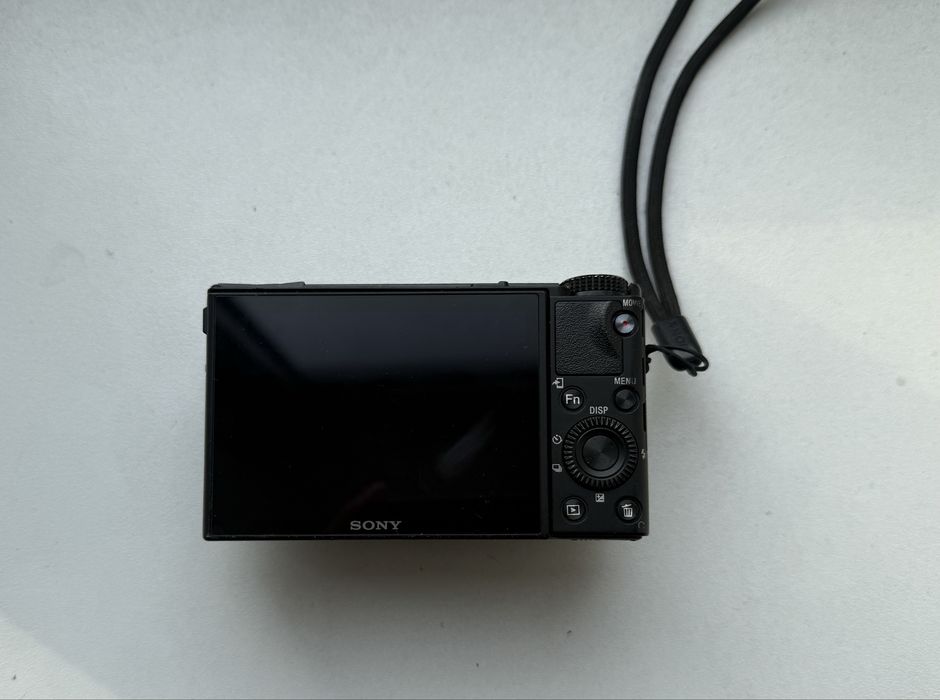 Фото и видео камера Sony RX100 VII