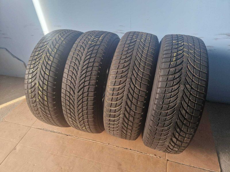 Audi Ауди Q3 R17 80A
оригинални джанти с гуми
и датчици