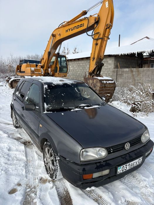 Volkswagen Golf серый