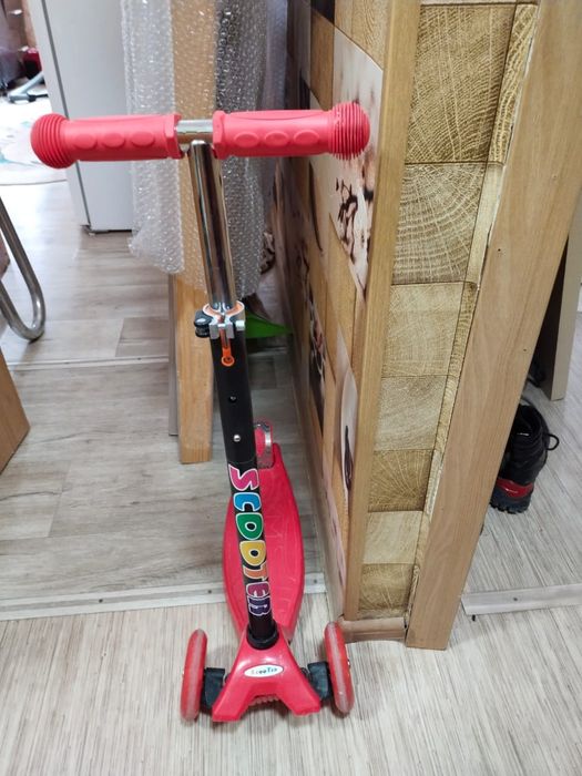 Продам детский трёхколёсный самокат Scooter