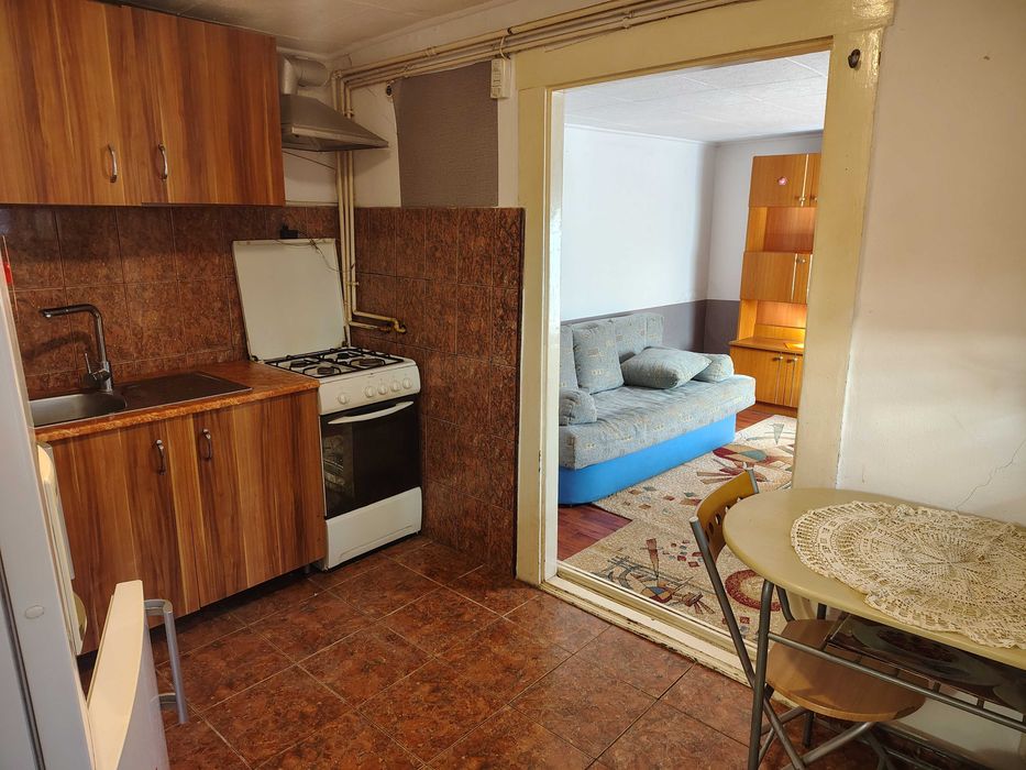 Vând casă cu 1 cameră, curte comună, str. Călărașilor