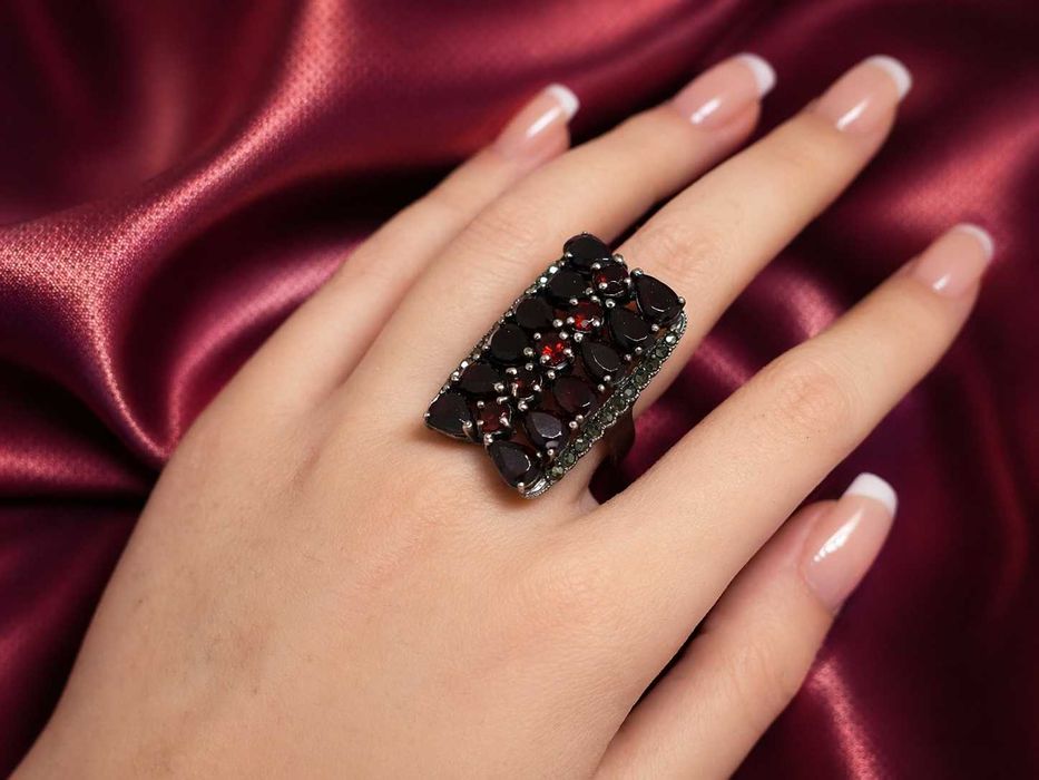 Inel cocktail din argint cu granate