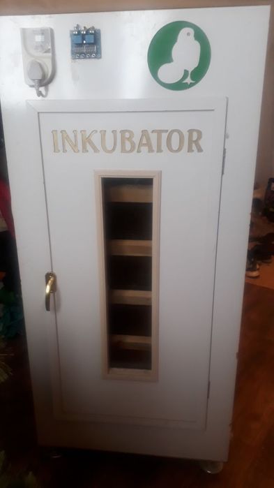 Инкубатор сотилади