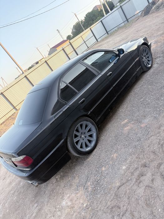 Продам BMW E38 в хорошем состоянии