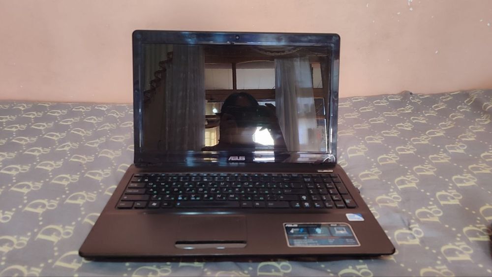Ноутбук ASUS в хорошем состоянии