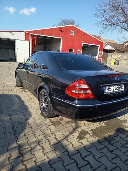 Mercedes-Benz E-class W211