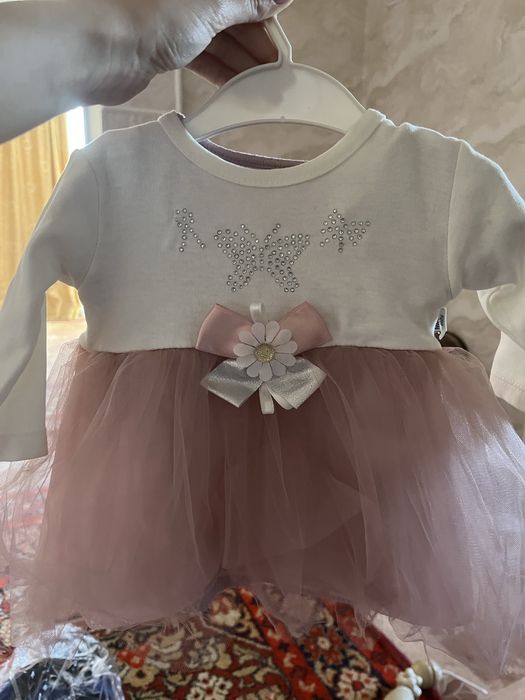 Платья для девочки и один костюм на мальчика