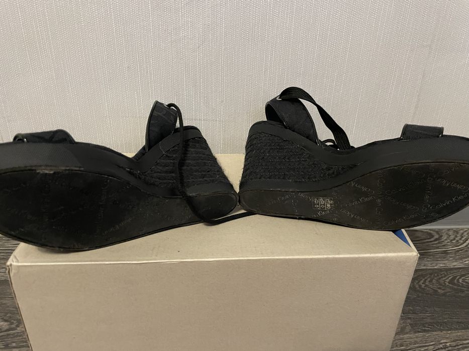 Calvin klein сандали на платформа