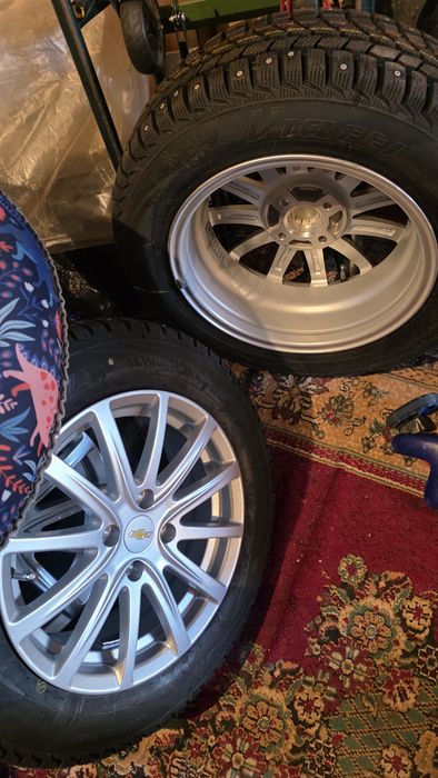 Продам комплект  диски с шинами новые