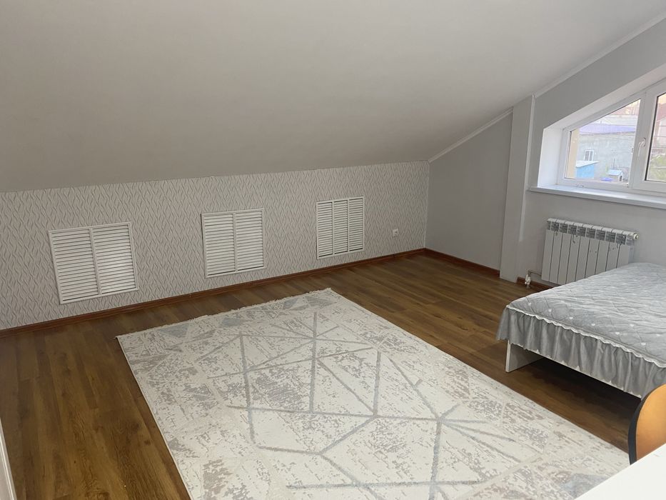 Дом мансардный большой