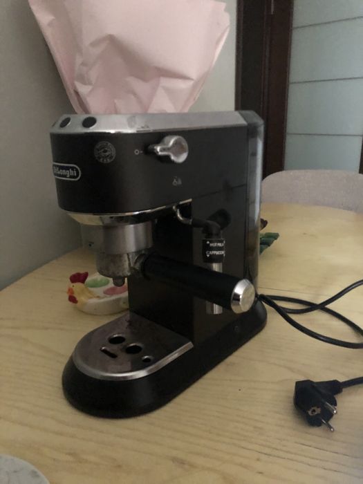 кофеварка с капучинатором итальянская DeLonghi