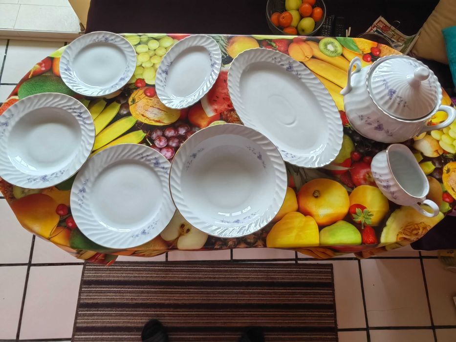 Комплект за хранене от 24 части