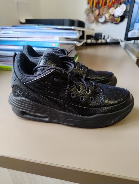 Adidași Jordan Max Aura 5
