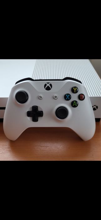 Vând xbox one s.