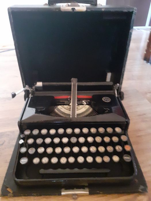 Mașină scris vintage Germania anii '30, intretinuta