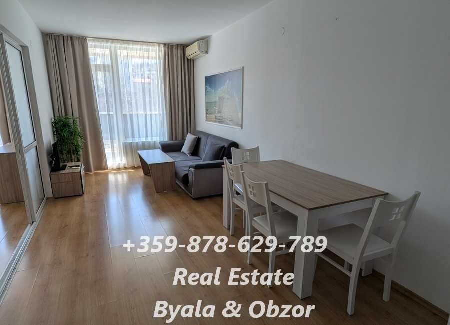 Двустаен апартамент с гледка към града на първа линия в гр.Бяла