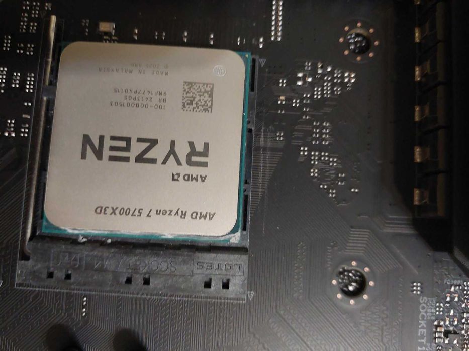 AMD Ryzen 7 5700X3D + Asus Rog StriX B550-F Gaming Wi-Fi II