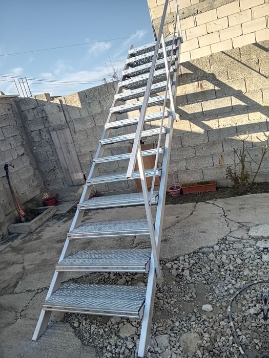 Scări metalice zincate